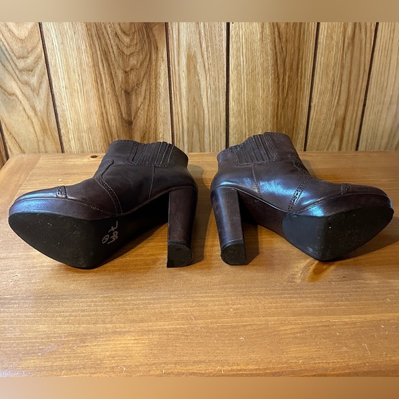 Trouve Leather Heeled Booties - Picture 4 of 12